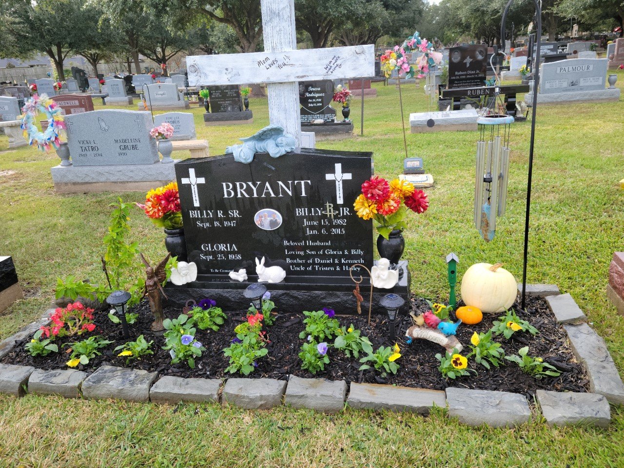 A photo of the Bryant family gravesite before a recent cleaning at Katy Magnolia Cemetery.